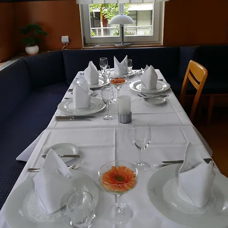 Restaurant Schwane فندق *